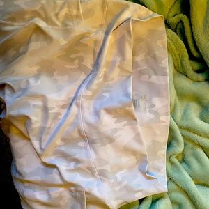 Snow camo leggings with pockets